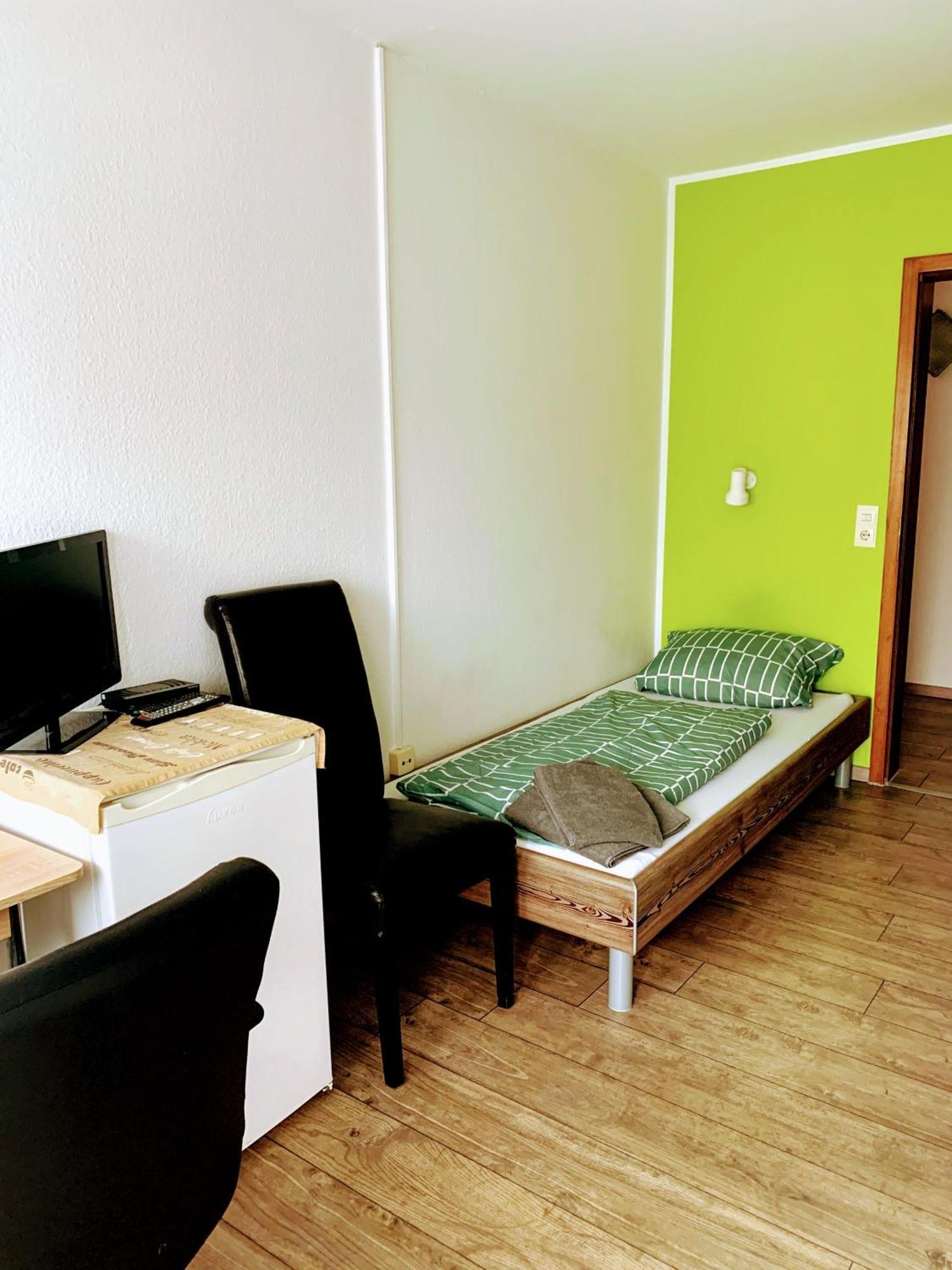 Monteurzimmer - Karlsbad Bagian luar foto