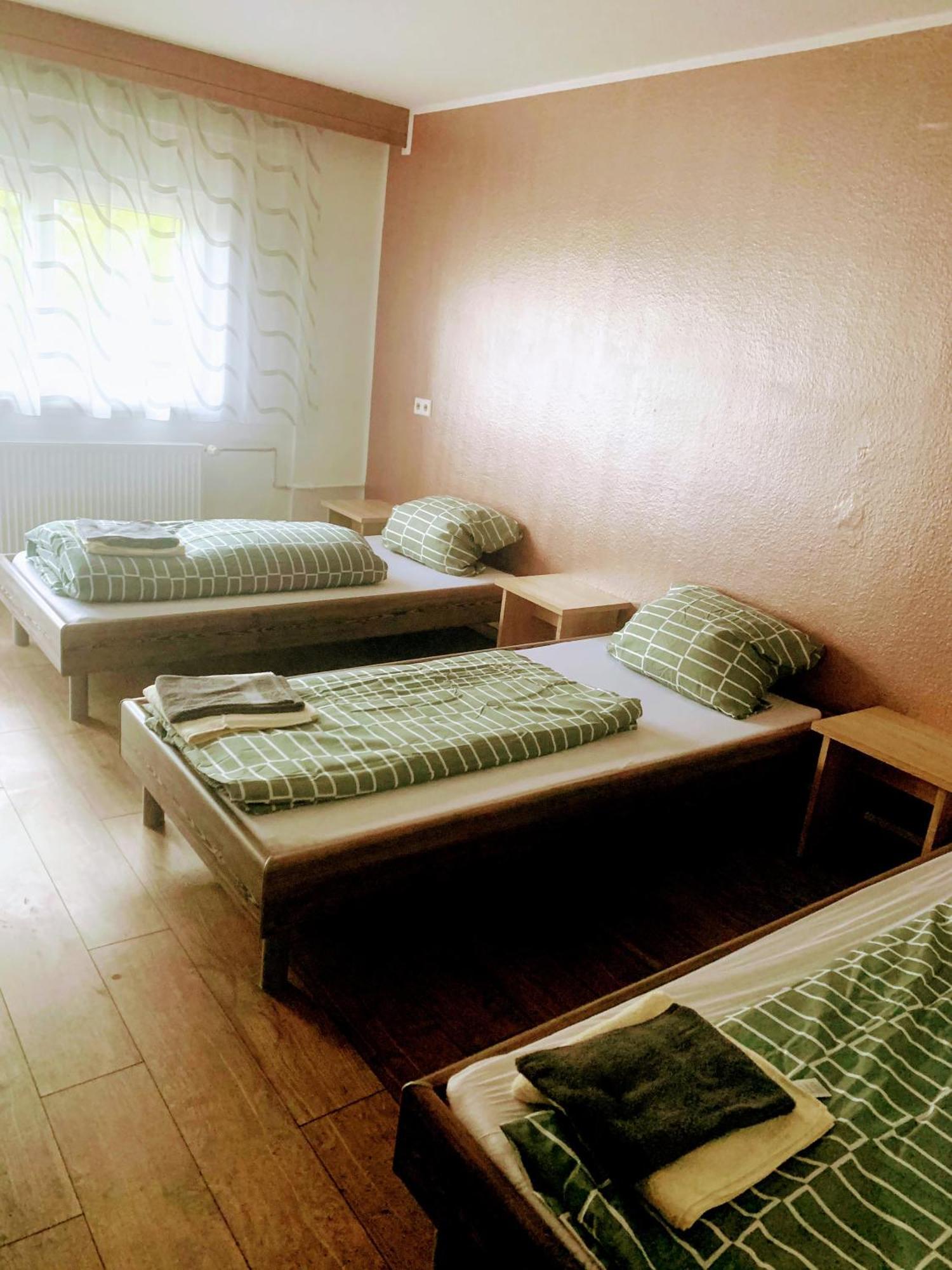 Monteurzimmer - Karlsbad Bagian luar foto